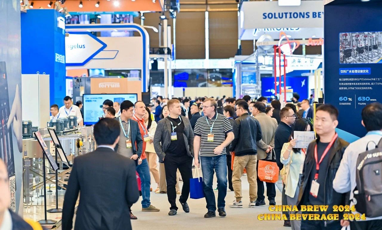 本年度再次亮相酒飲大展，雷茨磁浮冷水機（熱泵）等深受酒飲行業(yè)青睞！