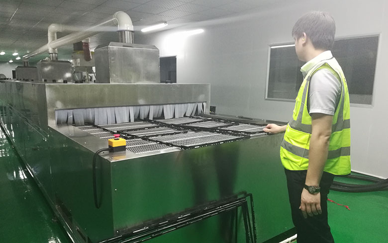 雷茨風(fēng)機(jī)為客戶(hù)的朋友解決電視機(jī)膠框吹干