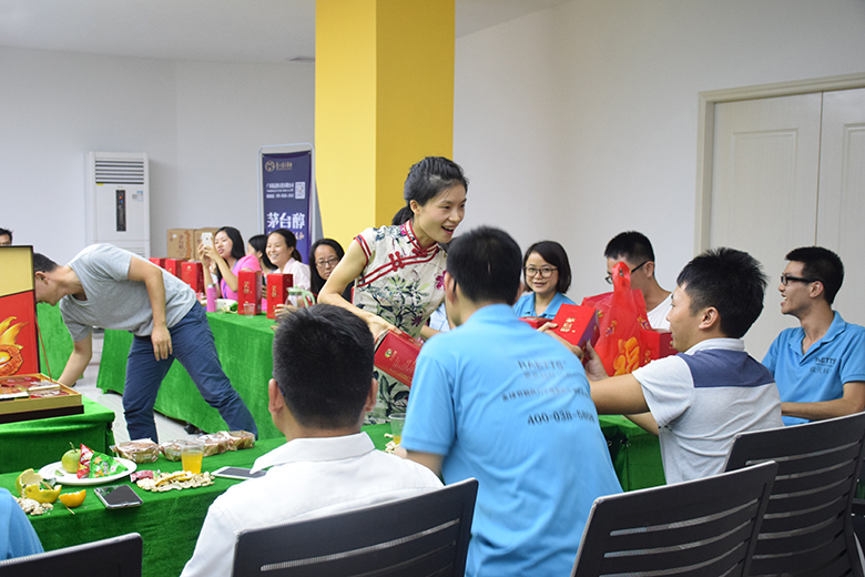 情暖中秋，愛在銳天！—2018銳天中秋節(jié)感恩活動